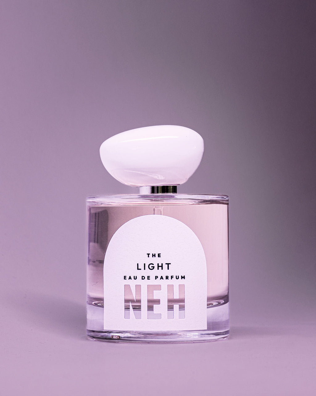 NEH The Light eau de parfum 100 ml mot lila bakgrund