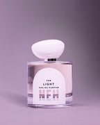 NEH The Light eau de parfum 100 ml mot lila bakgrund