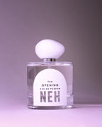NEH The Opening eau de parfum 100 ml mot lila bakgrund